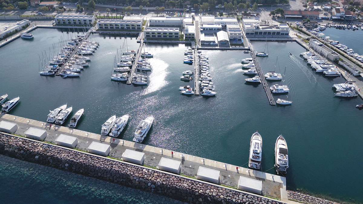Oasis Marina Yeni Foça - Fotoğraf 2
